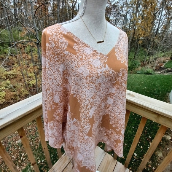 Andree by Unit Chic Floral Lightweight Blouse - Picture 2 of 6